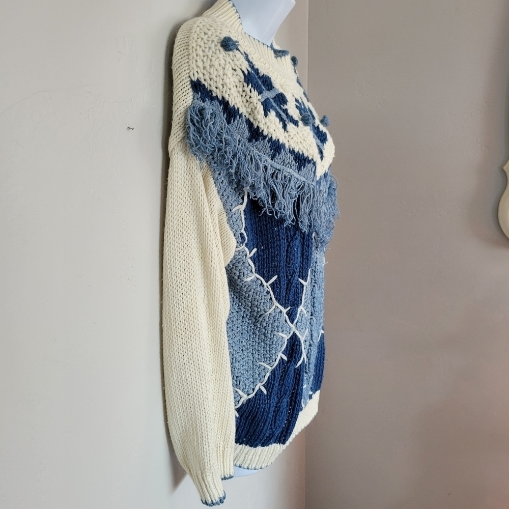 Huntington Ridge Vintage Knitted by Hand White Blue Sweater M Fringe Pom Winter - Picture 3 of 8